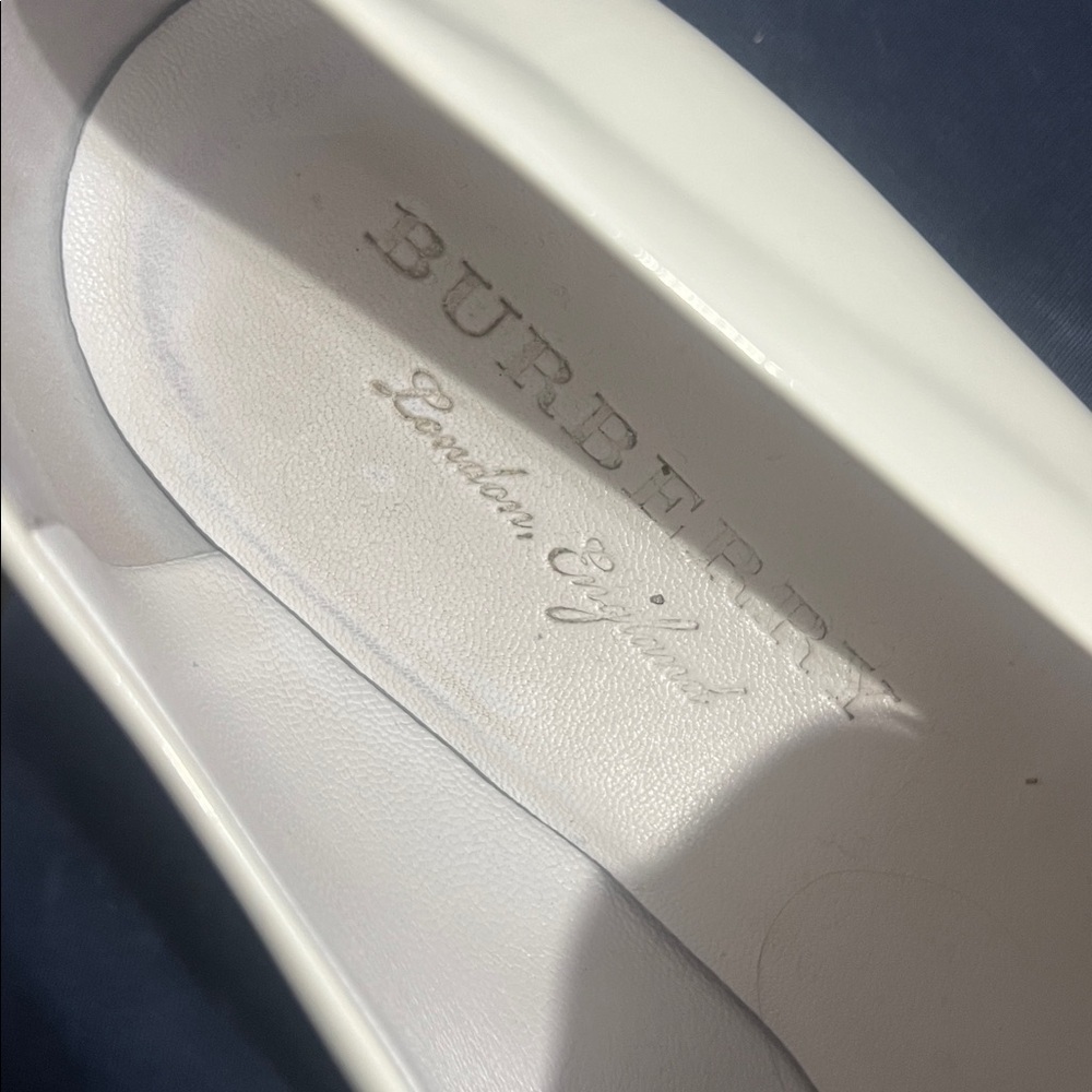 Burberry Gold Chain White Patent Chillcot Loafer Women's Size 38.5 U.S 7.5 - Picture 10 of 11